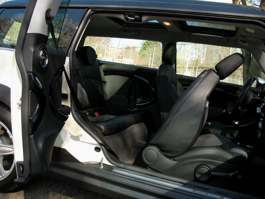  Mini Cooper Clubman 2008 года  (фото 26 из 53)